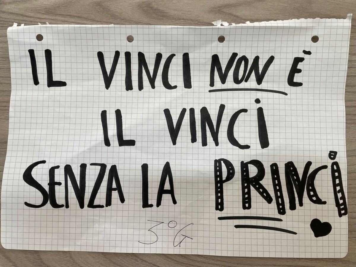 Studenti Liceo Vinci Saluto Preside Princi (2)