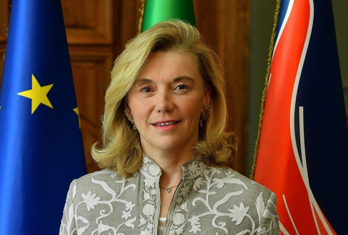 Elisabetta Belloni Dis