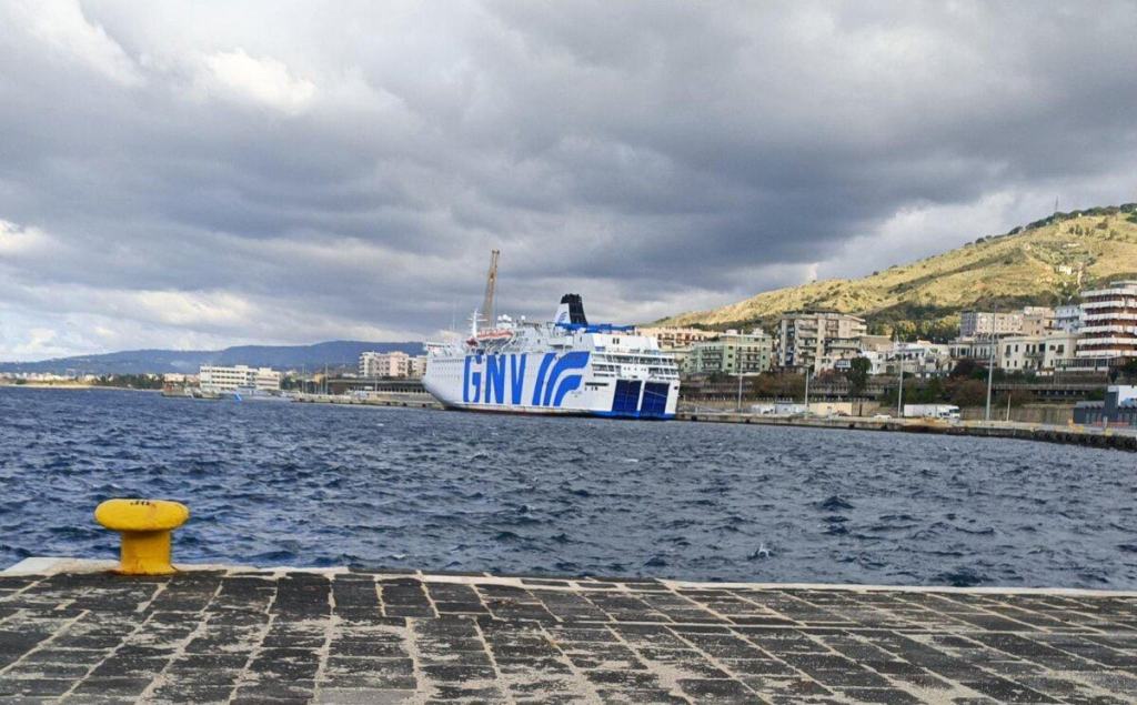 Nave Quarantena Allegra Porto Reggio Calabria1