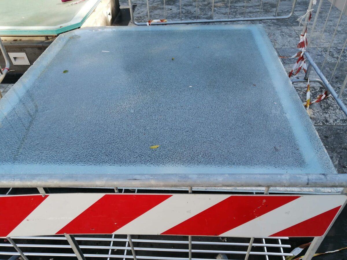 Piazza Italia Atti Vandalici (3)