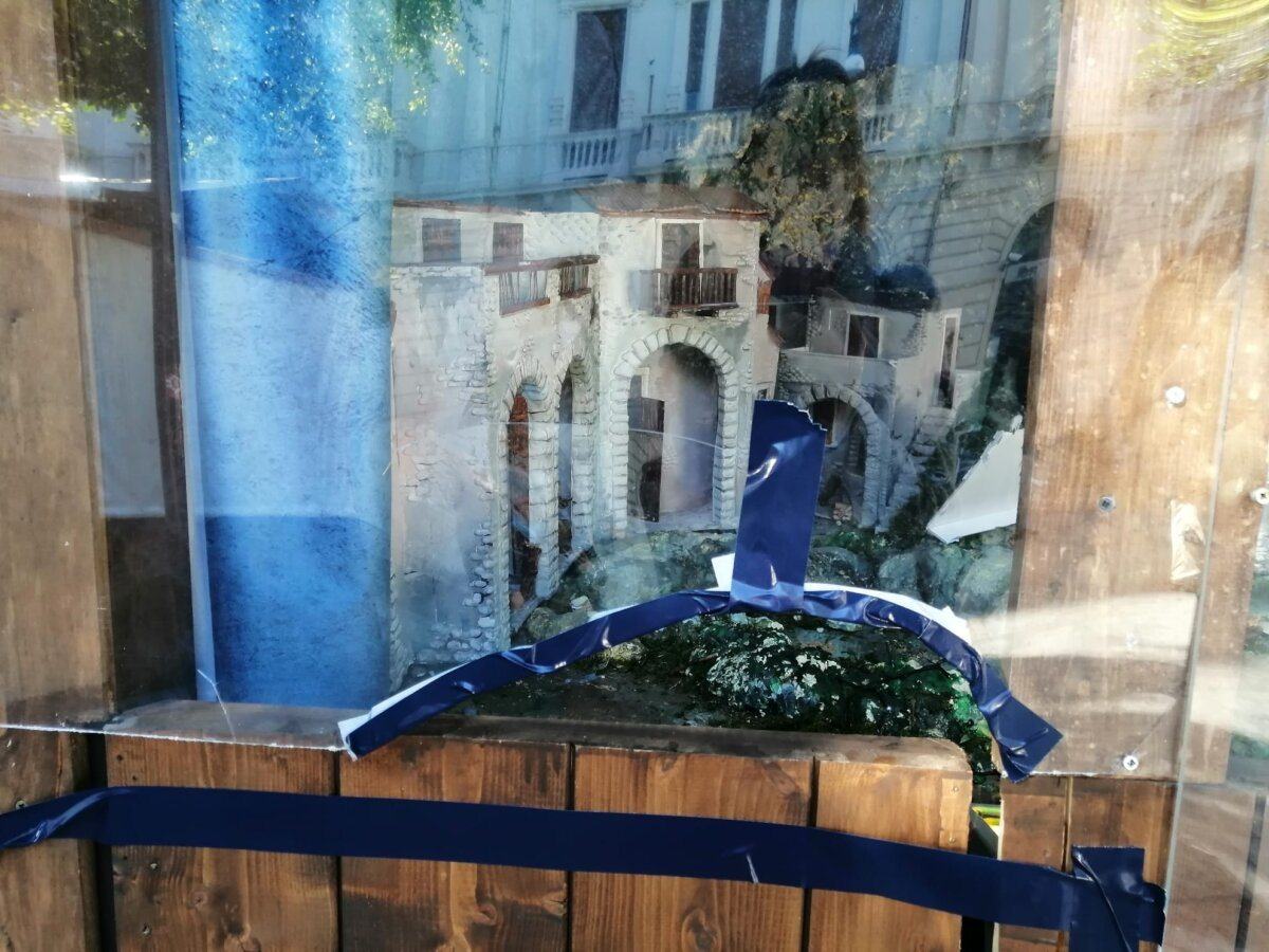 Piazza Italia Atti Vandalici (4)