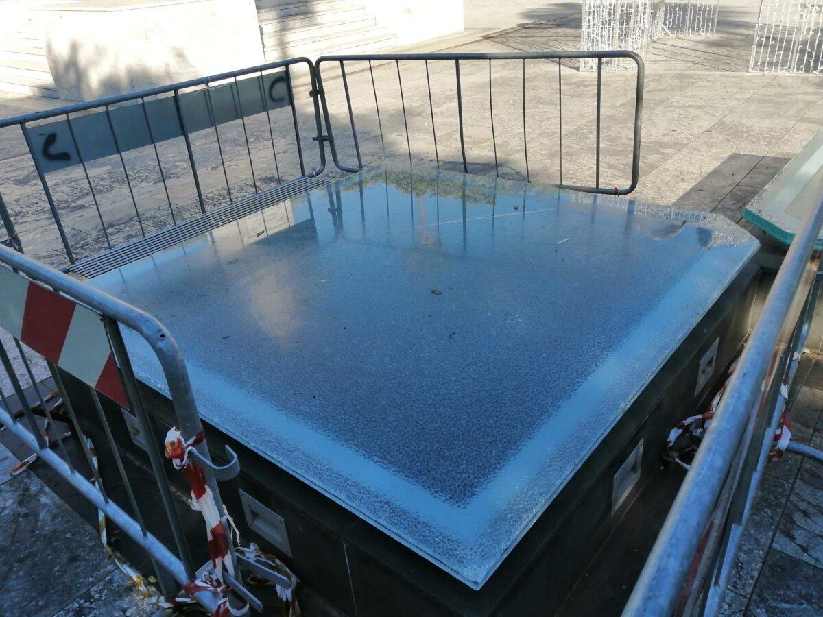 Piazza Italia Atti Vandalici