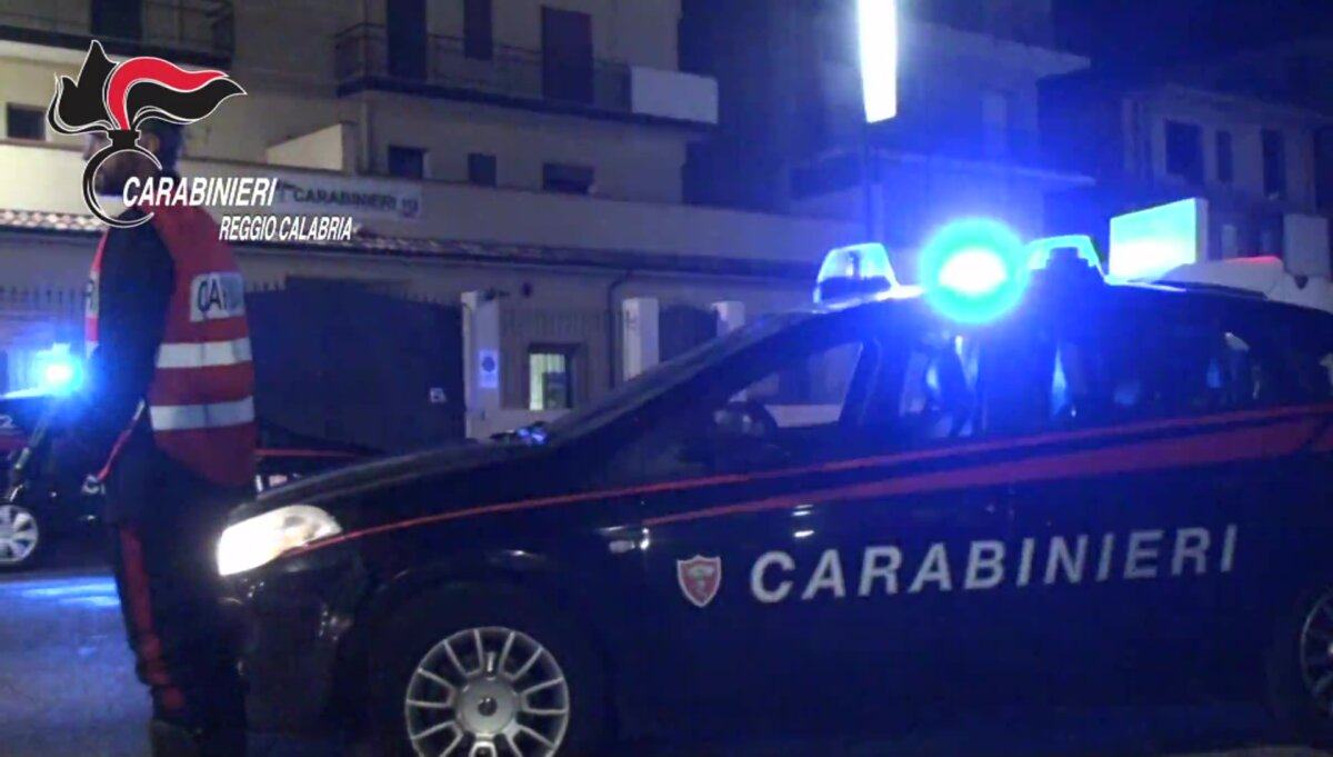 GIOIA I CARABINIEI DANNO ESECUZIONE A PROVVEDIMENTO DI CHIUSURA DI UN BAR RITROVO DI PREGIUDICATI, IL QUARTO CHIUSO NEGLI ULTIMI 15 GIORNI