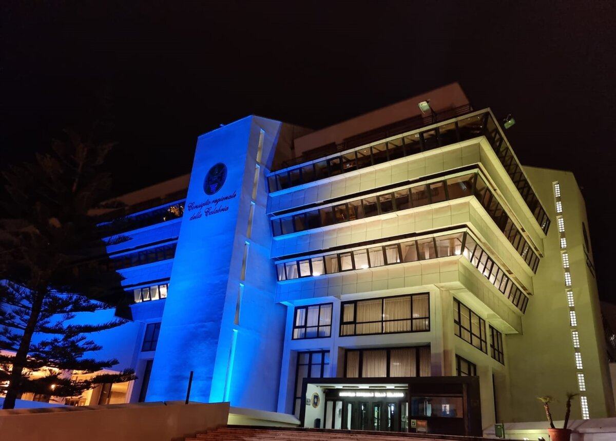 Palazzo Campanella Illuminato Con Bandiera Ucraina