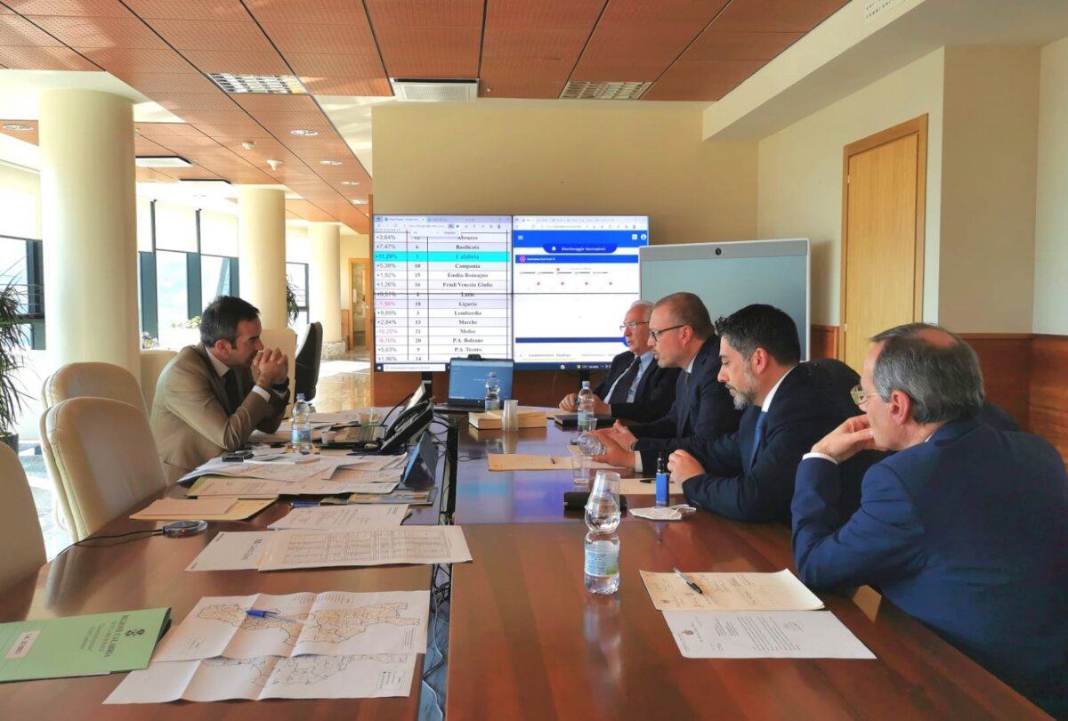 Riunione Regione Aeroporto Occhiuto Versace Brunet