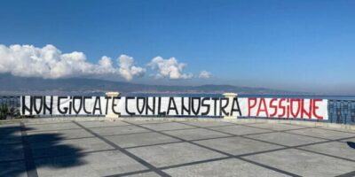 Striscione Via Marina
