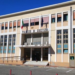 Locri, la nota della Procura e le precisazioni del legale sulla vicenda del sacerdote