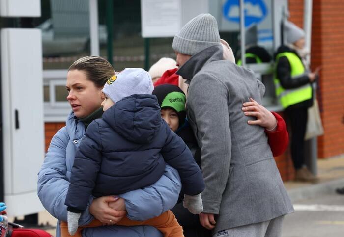 KIEV, DONNE E BAMBINI LASCINO KHARKIV, DONETSK E LUHANSK