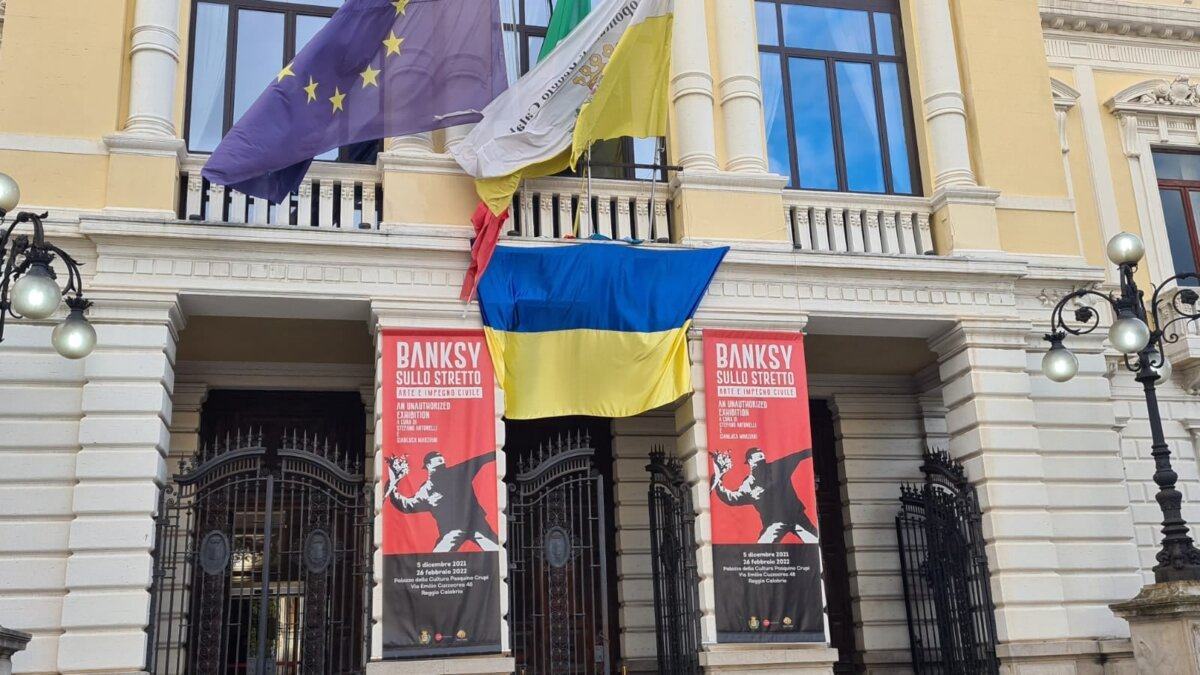 Bandiera Ucraina Palazzo Alvaro