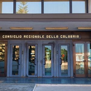 Ok all’abrogazione dei sottosegretari: il Consiglio regionale della Calabria fa marcia indietro