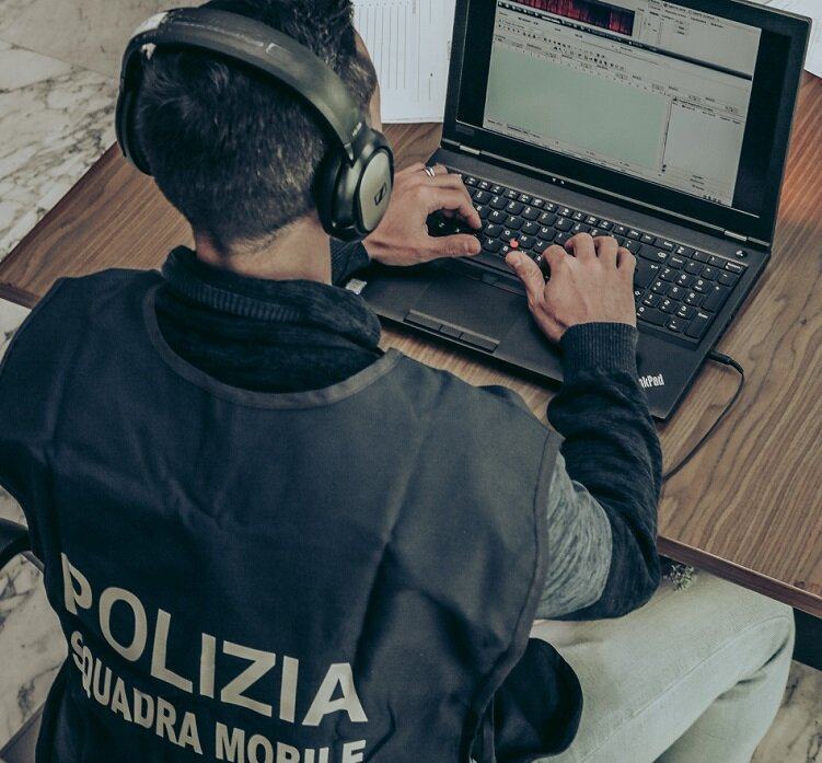 Foto Comunicato 2 ARRESTI Squadra Mobile