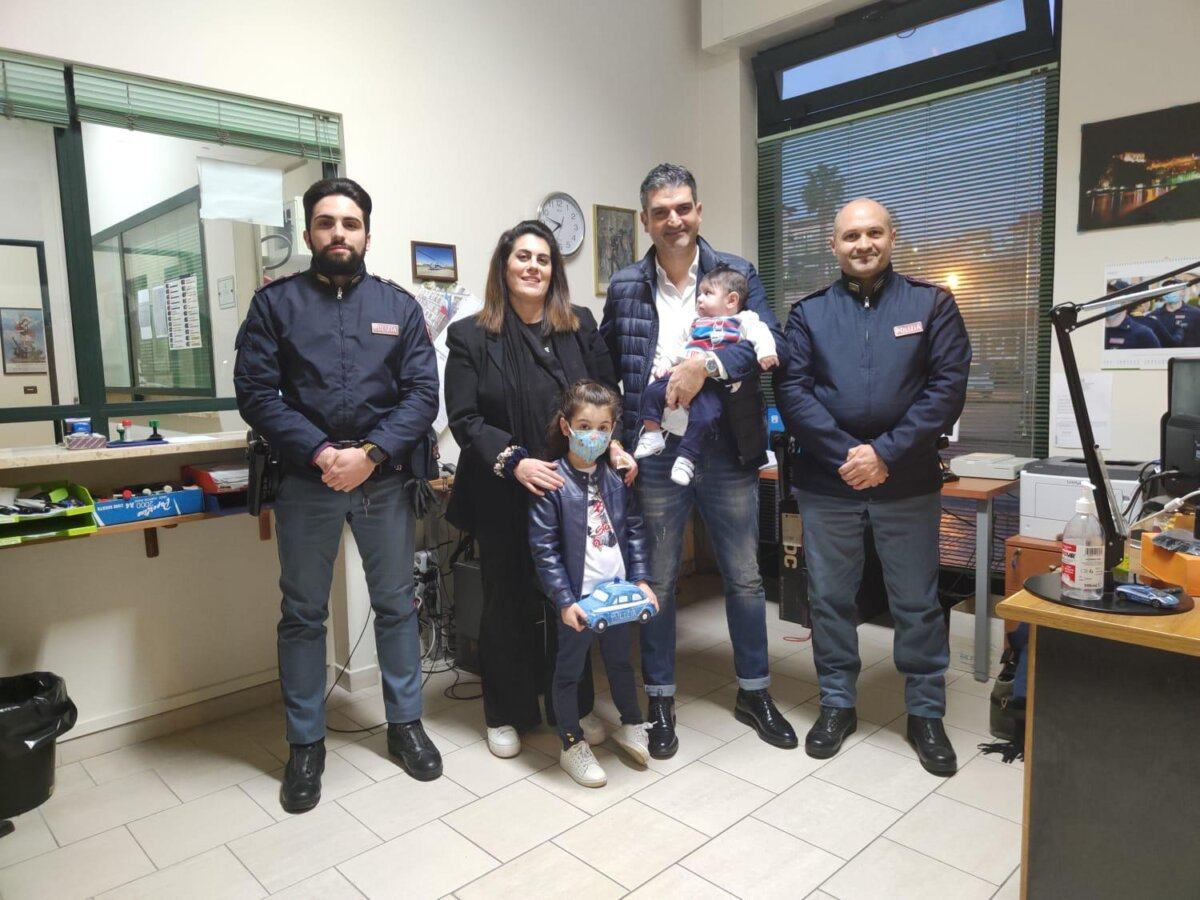 Agenti Polizia Polistena Neonato Stefano