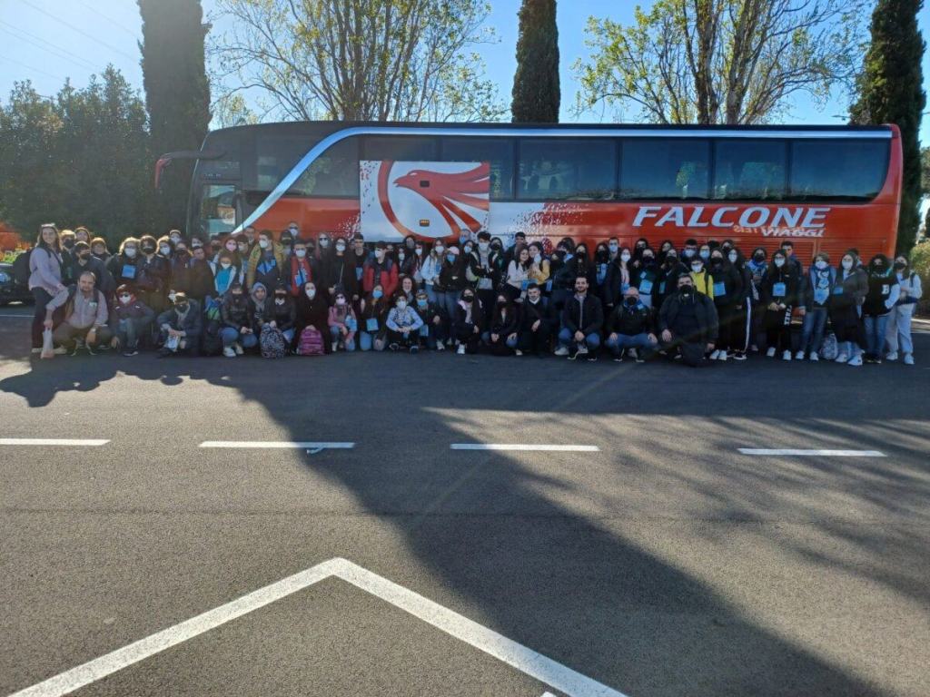 Giovani Adolescenti Partiti Da Reggio Calabria