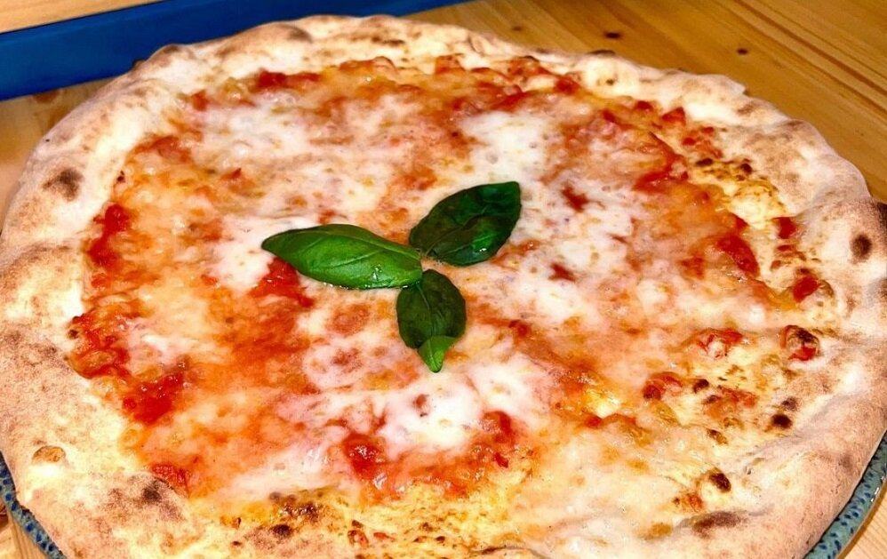 Pizza Margherita Hostaria Campi