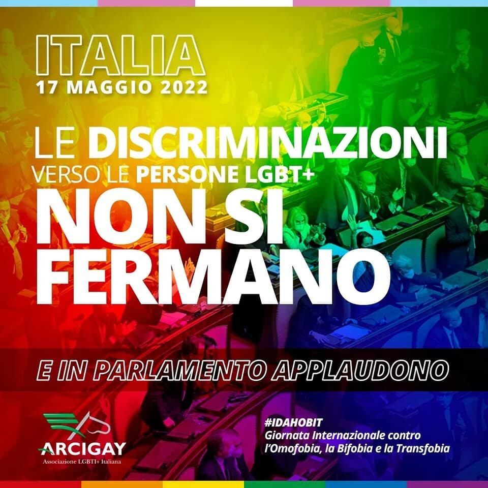 E In Parlamento Applaudono Arcigay