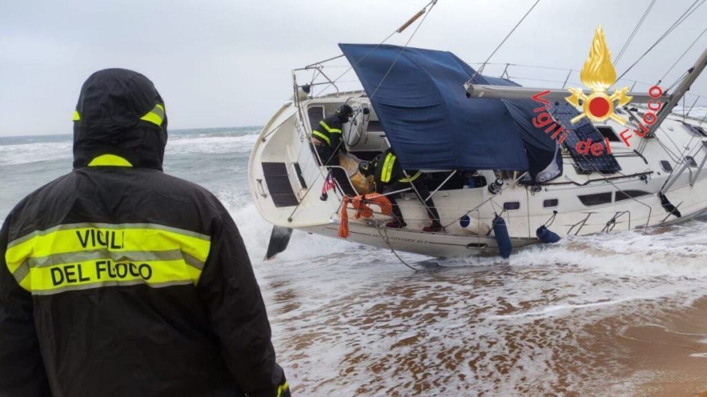 Vigili Del Fuoco Migranti