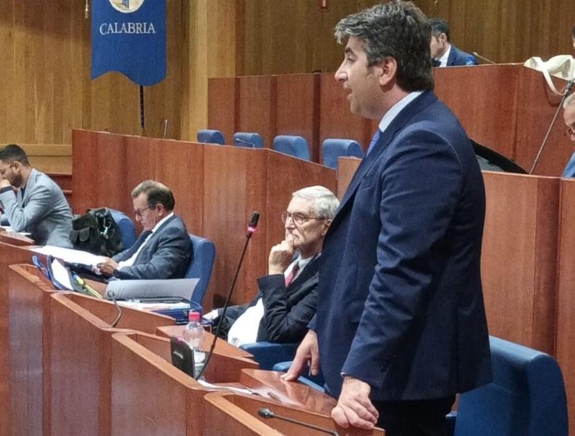 Lo Schiavo interroga la Regione su proroga concessioni balneari e Lega Navale