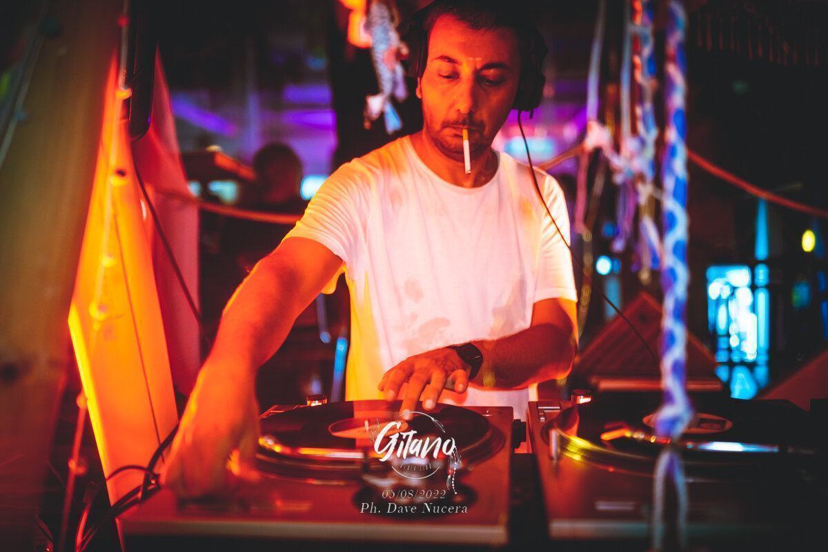 Gitano Reunion Club House Rose Cafè 103