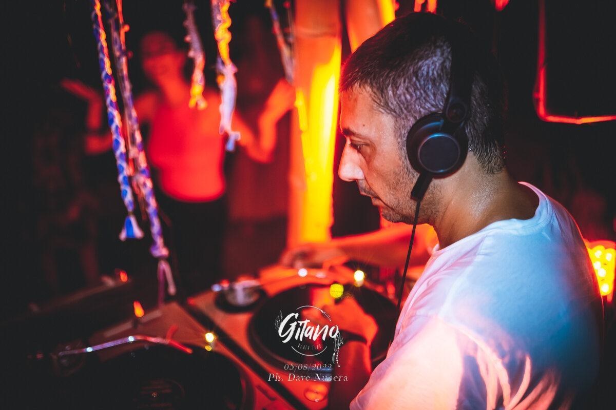 Gitano Reunion Club House Rose Cafè 105