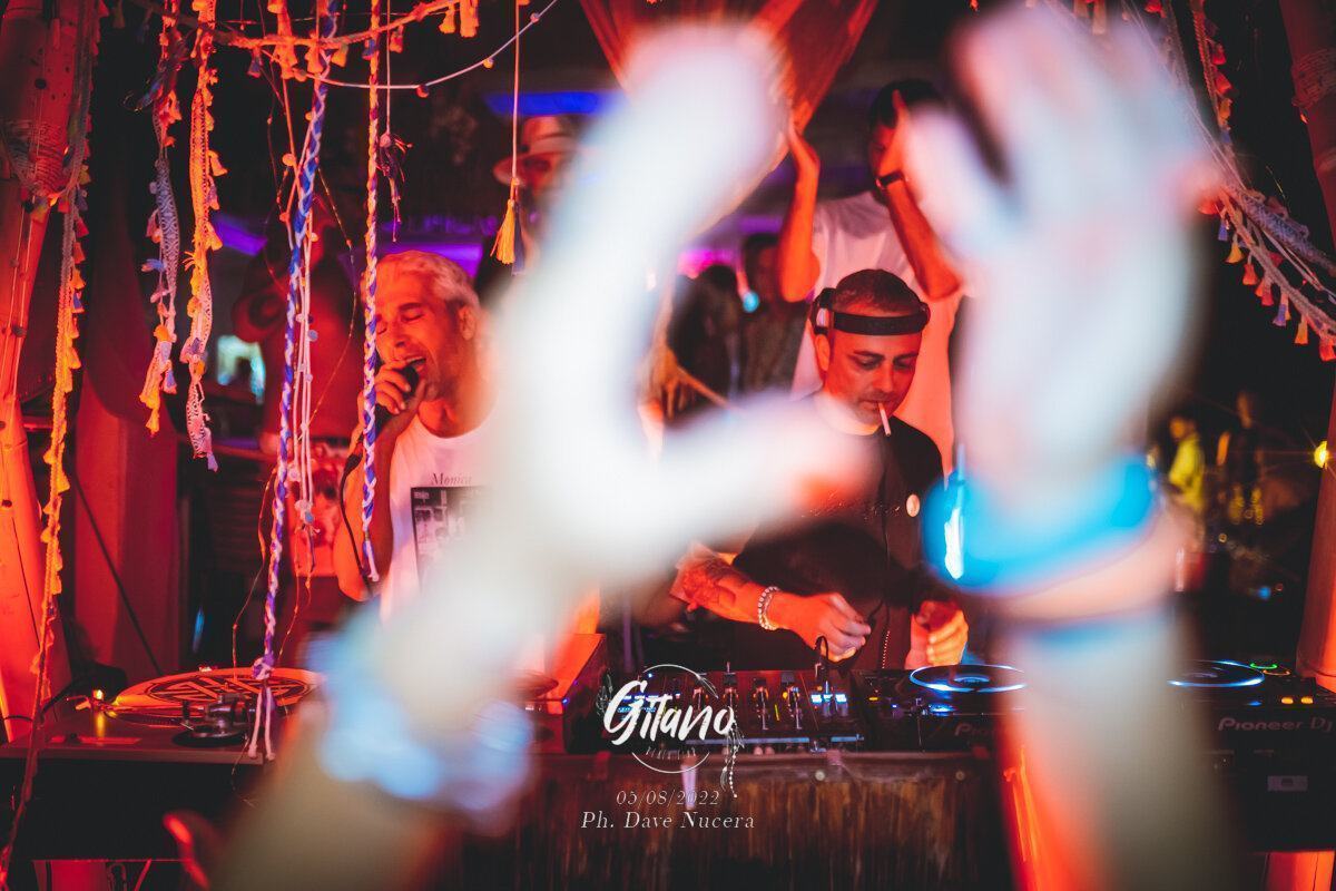 Gitano Reunion Club House Rose Cafè 111