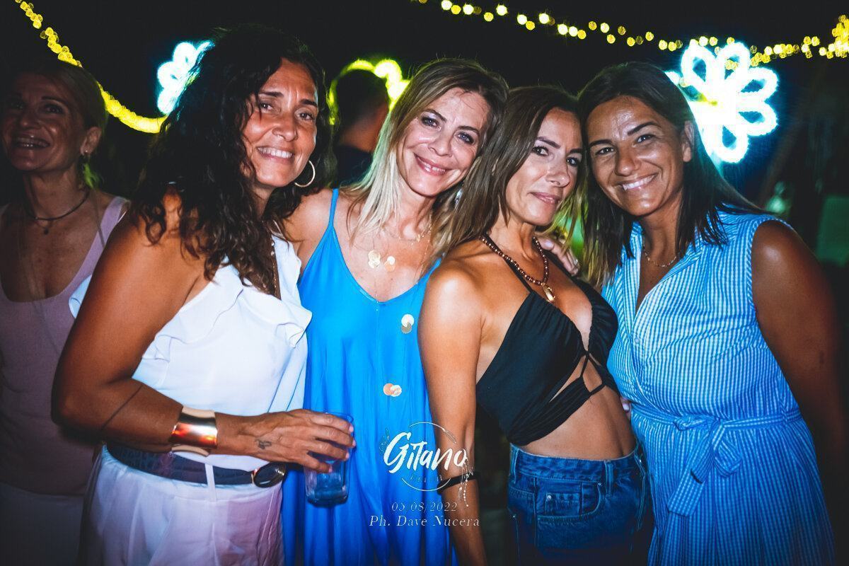 Gitano Reunion Club House Rose Cafè 40