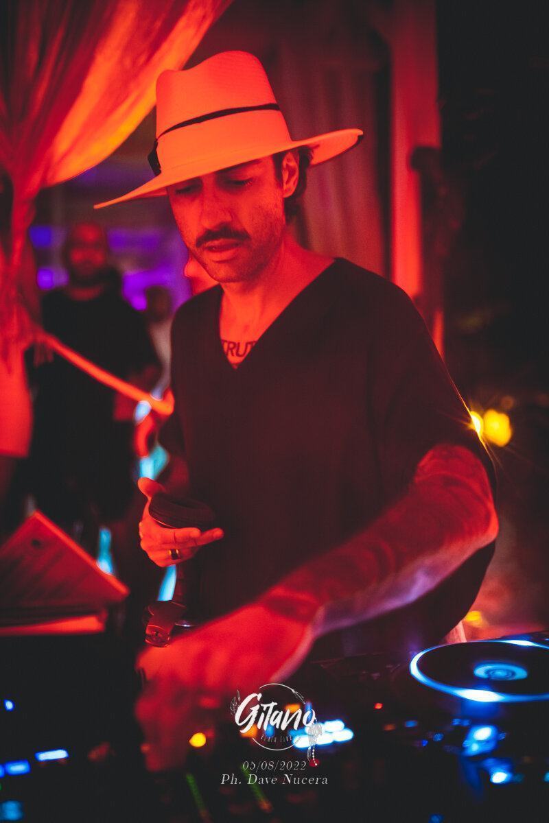 Gitano Reunion Club House Rose Cafè 51