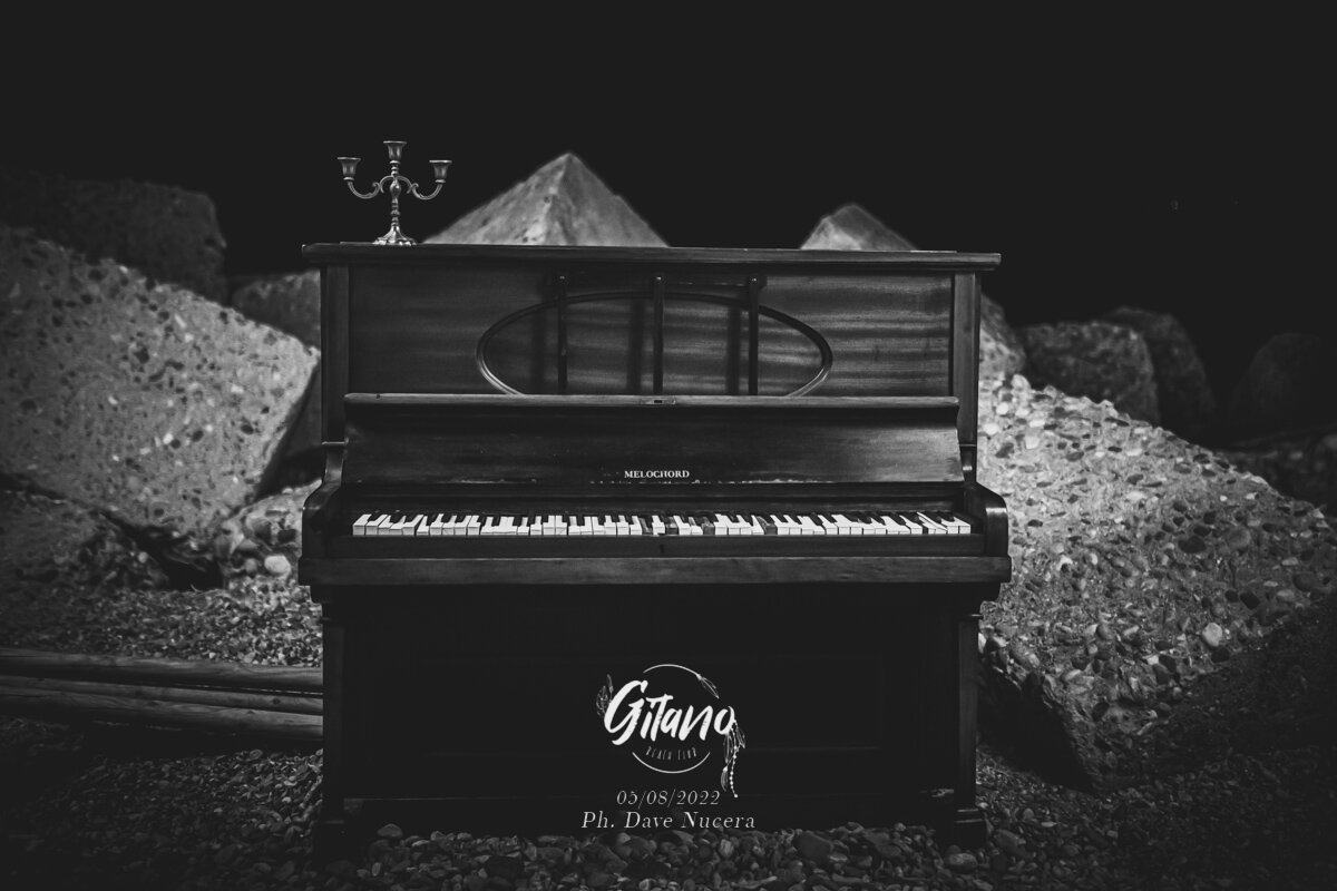 Gitano Reunion Club House Rose Cafè 74