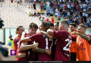 Reggina Plaermo abbraccio