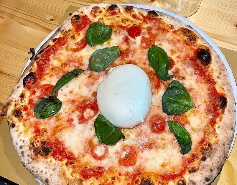 Pizza Con Burrata Hostaria