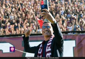 Amoruso selfie Curva