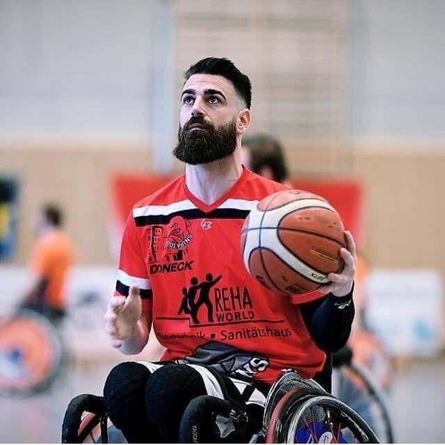Basket In Carrozzina Straniero