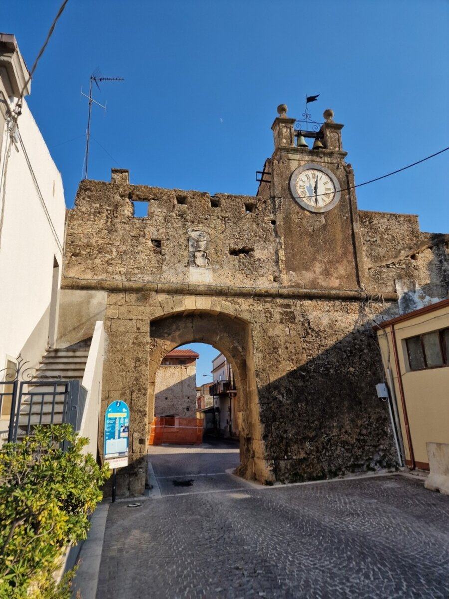 Città Di Isola Di Capo Rizzuto (KR) Porta Dell'Orologio Ph © Emilio Cellini