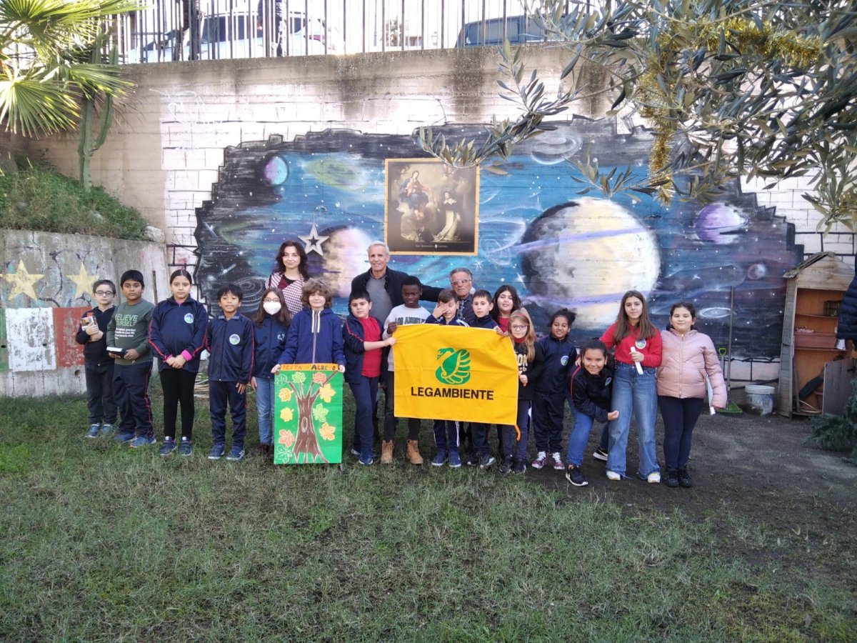 Bambini Con Membri Circolo Legambiente (N Barillà E O Schembari)