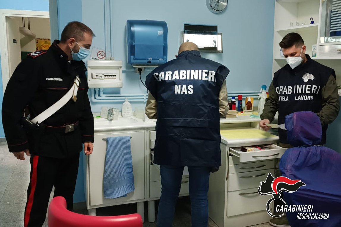 REGGIO CALABRIA DENUNCIATO DAI CARABINIERI “FINTO DENTISTA”, SEQUESTRATI STUDIO E ANESTETICI SCADUTI