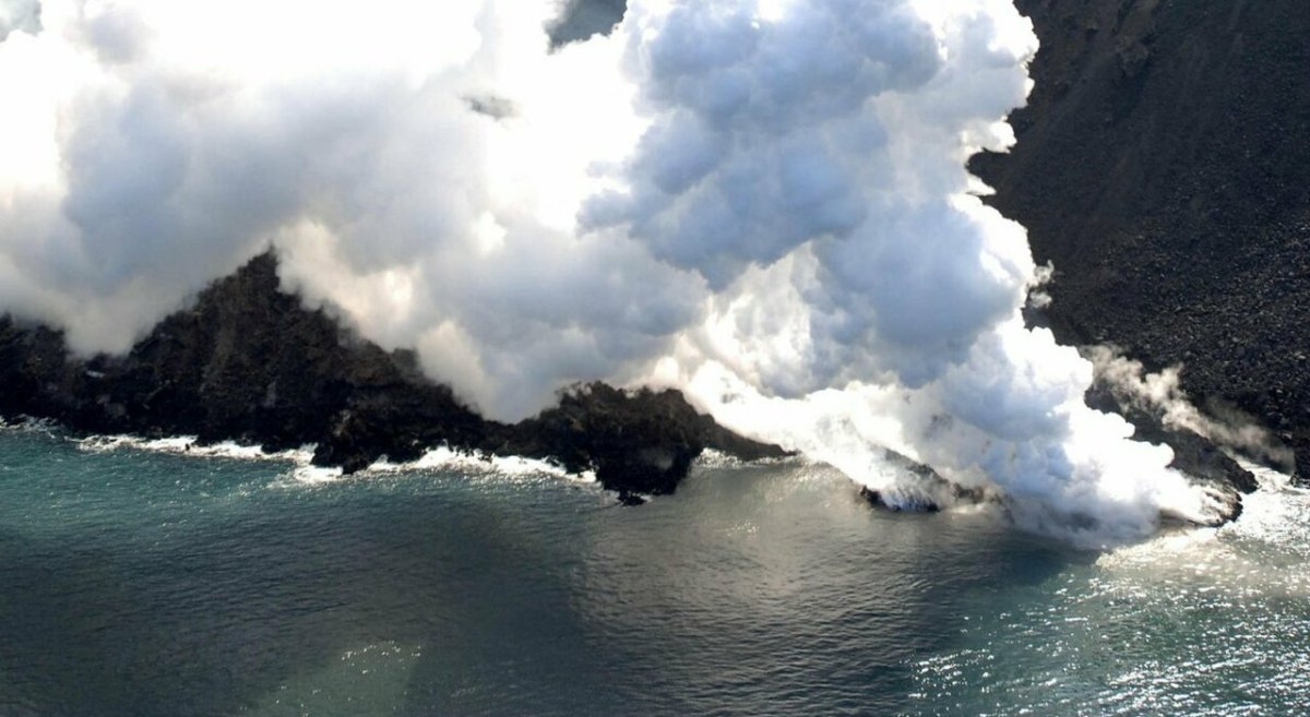 7093289 04180501 Stromboli