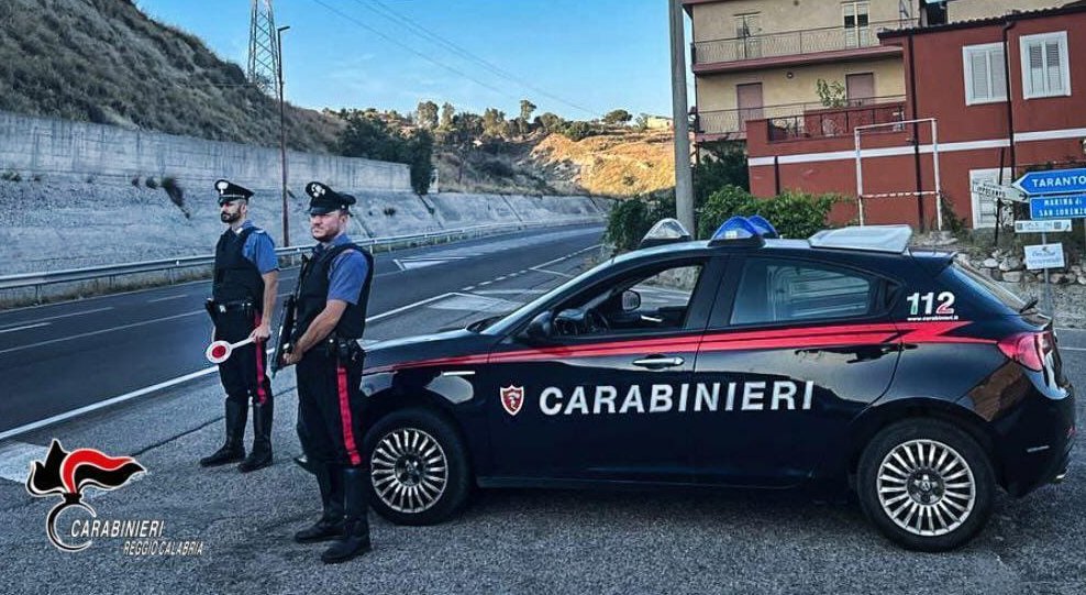 ROCCAFORTE DEL GRECO E CONDOFURI MARINA SERRATI I CONTROLLI DEI CARABINIERI, RINVENUTA UNA PISTOLA CAL 7 65 E SOSPESA LA LICENZA A UN CIRCOLO