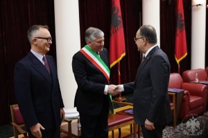 Foto 2 Ambasciatore Bucci Commissario Madeo Presidente Begaj