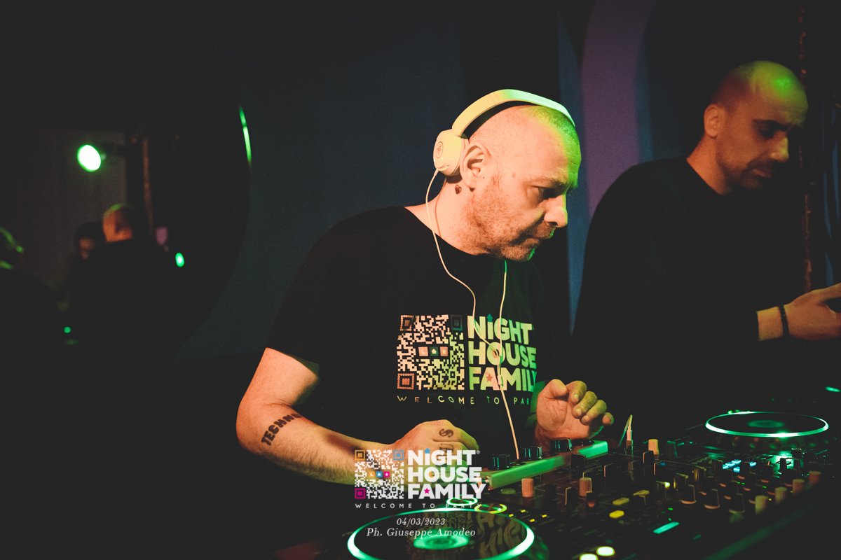 Night House Family Amuri 20