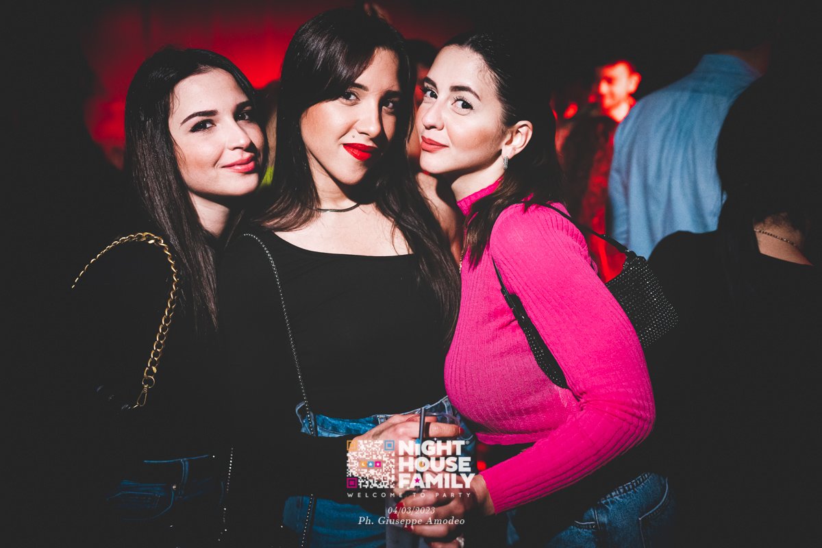 Night House Family Amuri 39