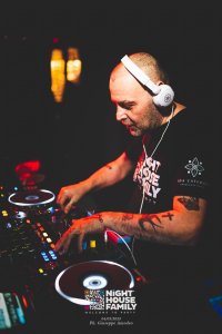 Night House Family Amuri 84