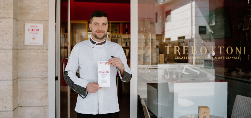 Mastro Gelatiere Demetrio Romeo Trebottoni Fra Le Migliori Gelaterie D'Italia 2023 Gambero Rosso Gli Assegna 2 Coni 