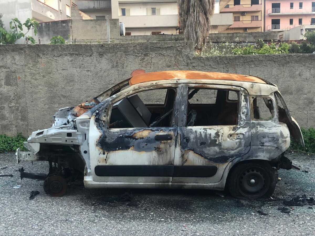 Auto Incendiata Centro Noi Ragazzi Di Oggi 1