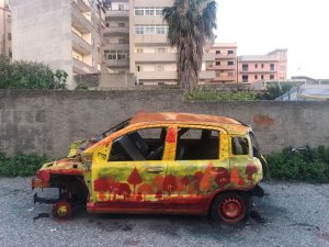 Auto Incendiata Centro Noi Ragazzi Di Oggi