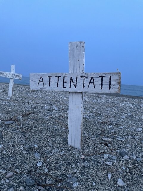 Cimitero Spiaggia Riace Migranti 3