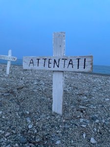 Cimitero Spiaggia Riace Migranti 3