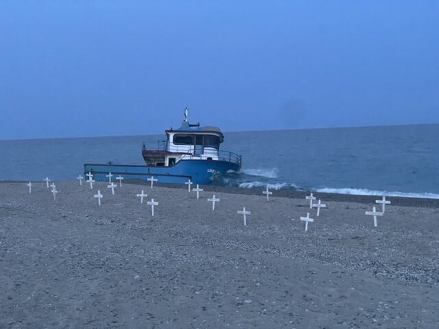 Cimitero Spiaggia Riace Migranti 4