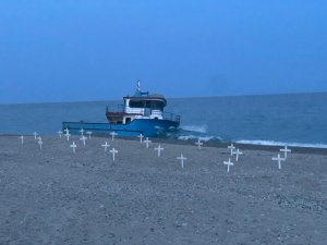 Cimitero Spiaggia Riace Migranti 4