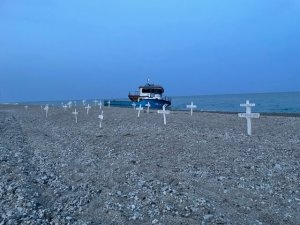 Cimitero Spiaggia Riace Migranti 5