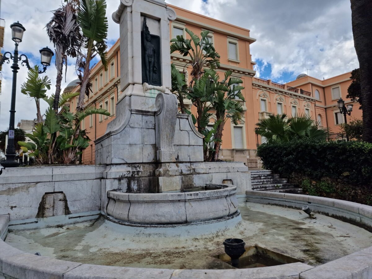 Fontana Via Marina3