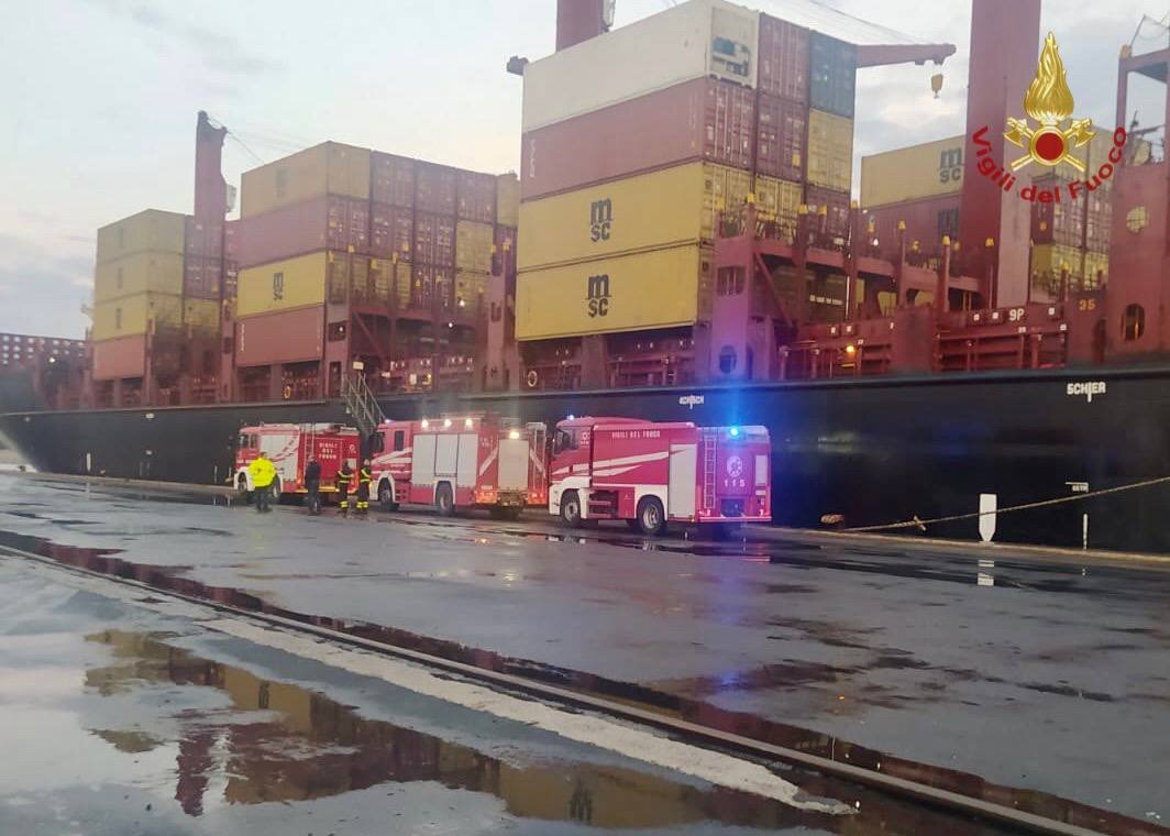 Incendio Nave Gioia Tauro (3)